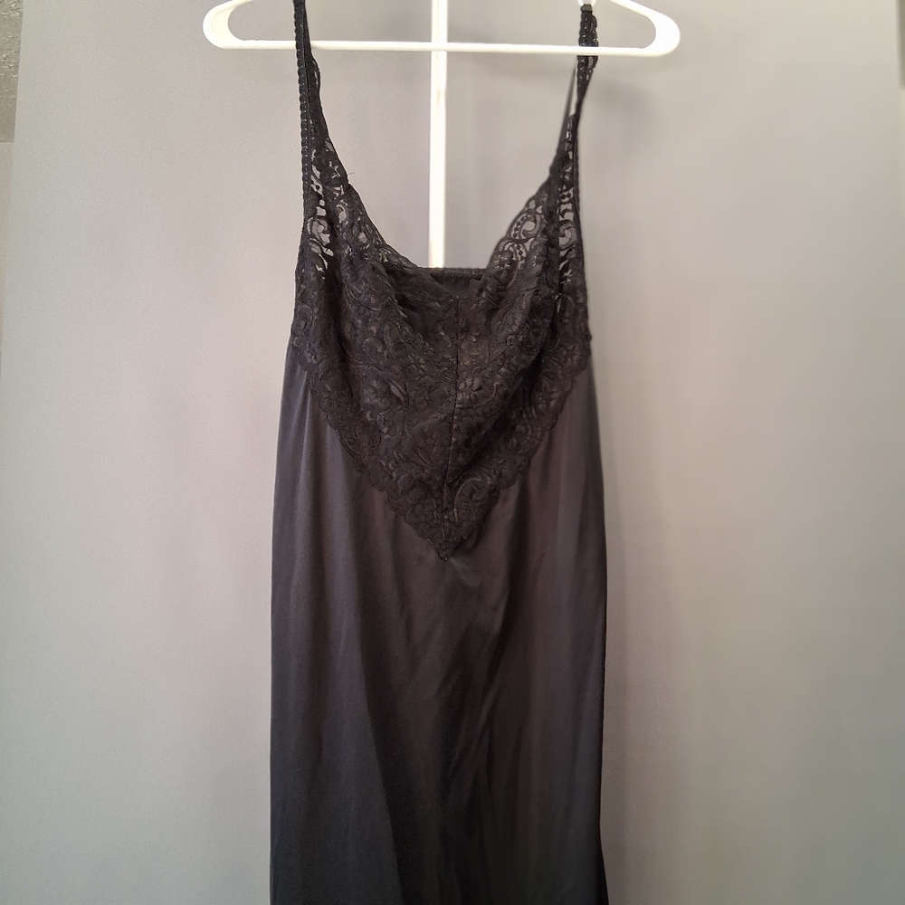 Vtg USA  MadeElegant Black Lace Slip